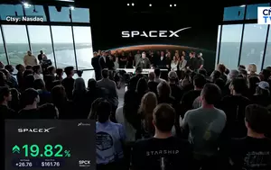 SpaceX este pe piață. A început tranzacționarea la 151,53 dolari/acțiune, făcându-l pe Elon Musk primul trilionar din istorie
