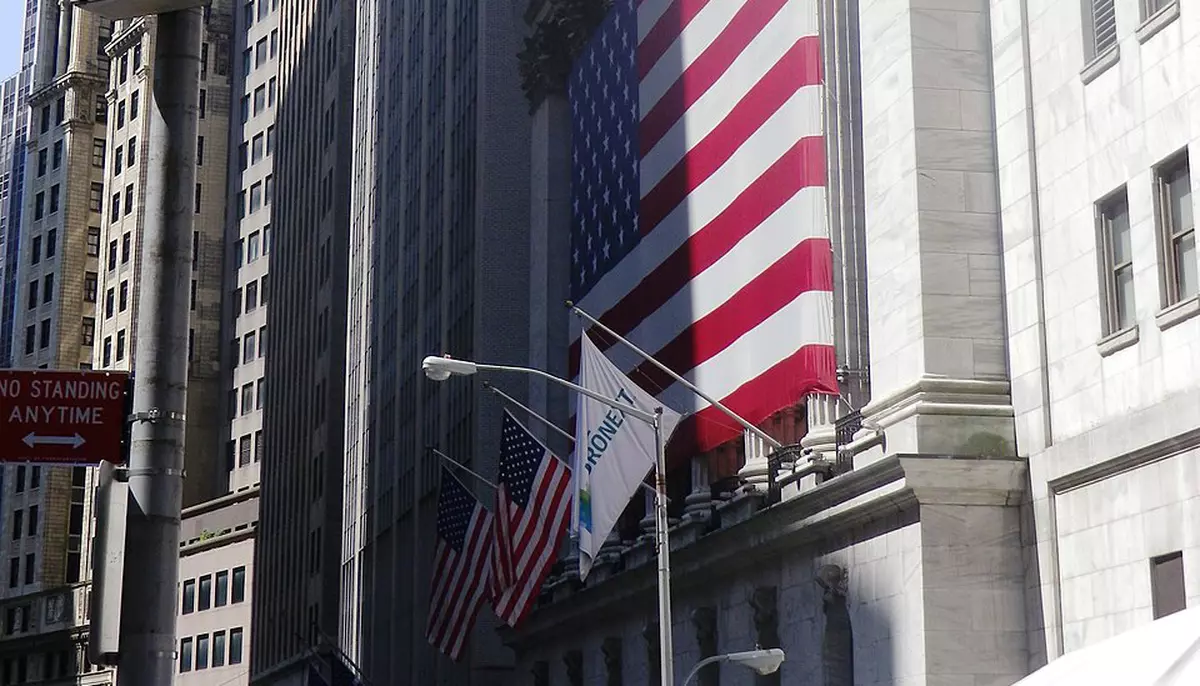 Scumpirea petrolului și creșterea randamentelor amenință avansul burselor americane. Investitorii se tem de presiuni tot mai mari asupra acțiunilor
