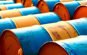 Petrolul revine aproape de nivelurile de dinaintea războiului. Ormuz se redeschide, dar OPEC intră în tensiune