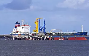 Prețul petrolului scade cu peste 5%. Țițeiul Brent a ajuns la 83,56 dolari pe baril