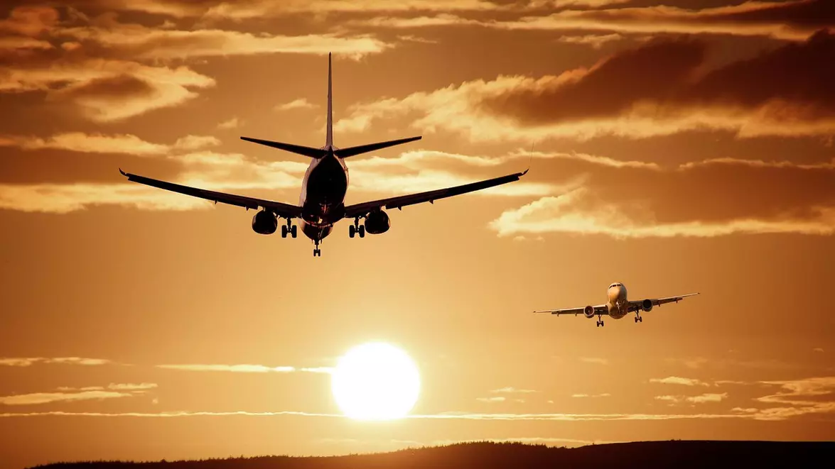 Traficul aerian crește cu 7,8%, dar rutele slabe dispar. De ce companiile taie zboruri într-o piață în urcare