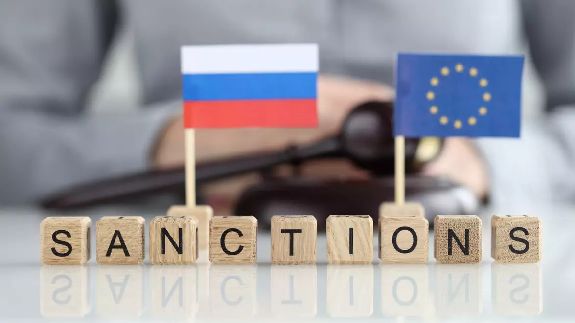 UE adoptă al 21-lea pachet de sancțiuni împotriva Rusiei. Noile sancțiuni europene lovesc băncile, energia și industria militară