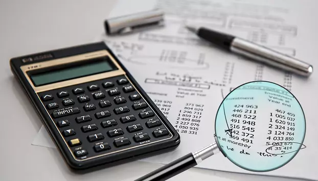 Cine apare pe lista datornicilor din România. CC Tax Advisory explică pragurile de 1.200 de lei 