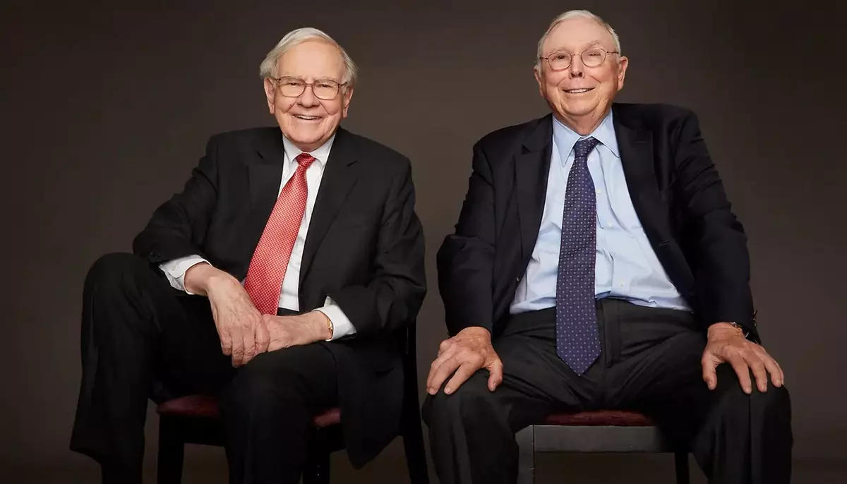 Charlie Munger avea un sfat pentru investitorii mici: nu încercați să fiți Buffett. 400 de dolari lunar pot ajunge la 813.000