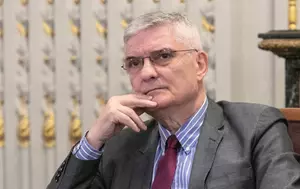 Daniel Dăianu explică de ce nu reușim să reducem deficitul bugetar: „Suspendarea regulilor fiscale nu înseamnă că nu trebuie să ne ocupăm de deficite”