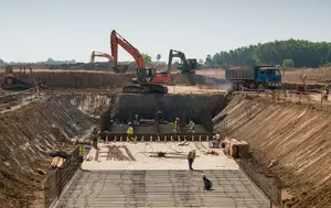 Piața construcțiilor a crescut cu aproape 12% în primele patru luni din 2026. Specialiștii avertizează asupra costurilor ascunse din ofertele pentru case