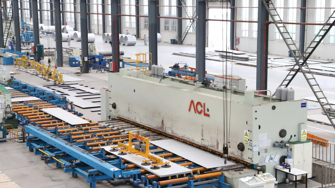Inflația care încă nu a ajuns la raft. Fabricile au scumpit cu 11,8%, rafinăriile cu 68,57%