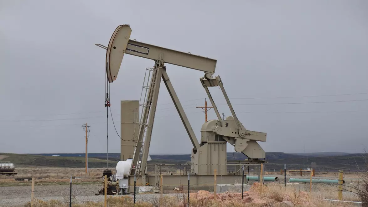 Petrolul scade cu aproape 3%. Cererea slabă bate, pentru moment, riscul din Strâmtoarea Ormuz