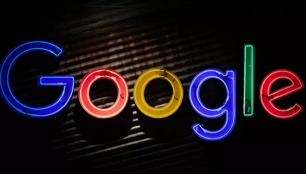 Google se confruntă cu un nou val de litigii. Rivalii cer despăgubiri după sancțiunea record de 1 miliard de dolari