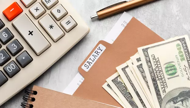Ce taxe pe salariu plătești în România. Statul intră primul la împărțirea banilor și rareori întârzie