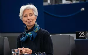 BCE este așteptată să majoreze ratele dobânzilor în septembrie. Christine Lagarde adoptă o strategie prudentă proactivă
